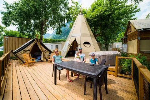 Ontdek de Tipi Lodge: de echte glamping tent voor uw vakantie in de open lucht!